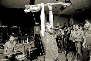 Pulled Apart By Horses все песни в mp3