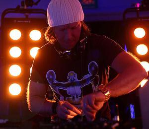 Tom Snare все песни в mp3