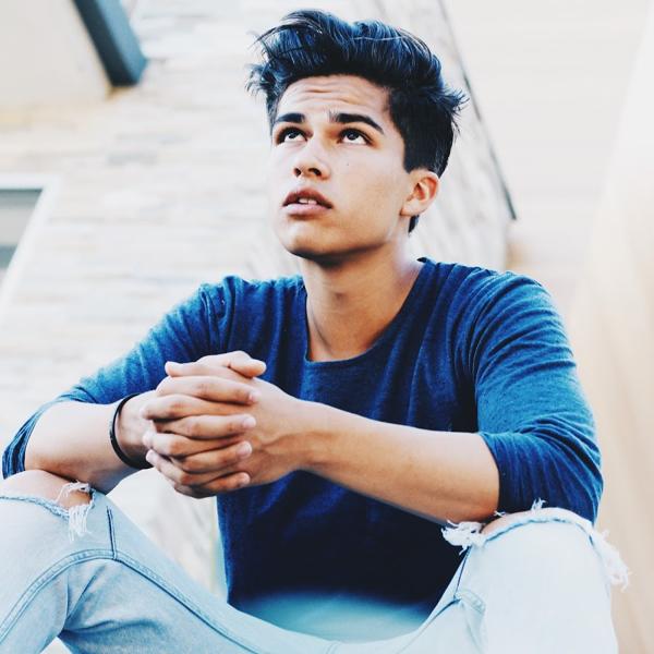 Alex Aiono все песни в mp3