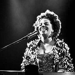 Maíra Freitas все песни в mp3