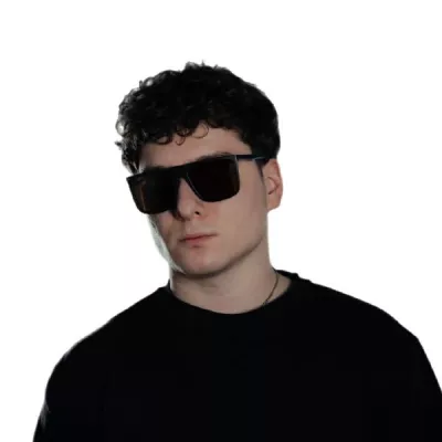 MC UN POCO ALTO все песни в mp3