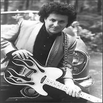 Arlen Roth