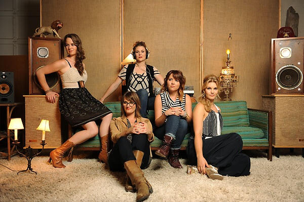 Della Mae