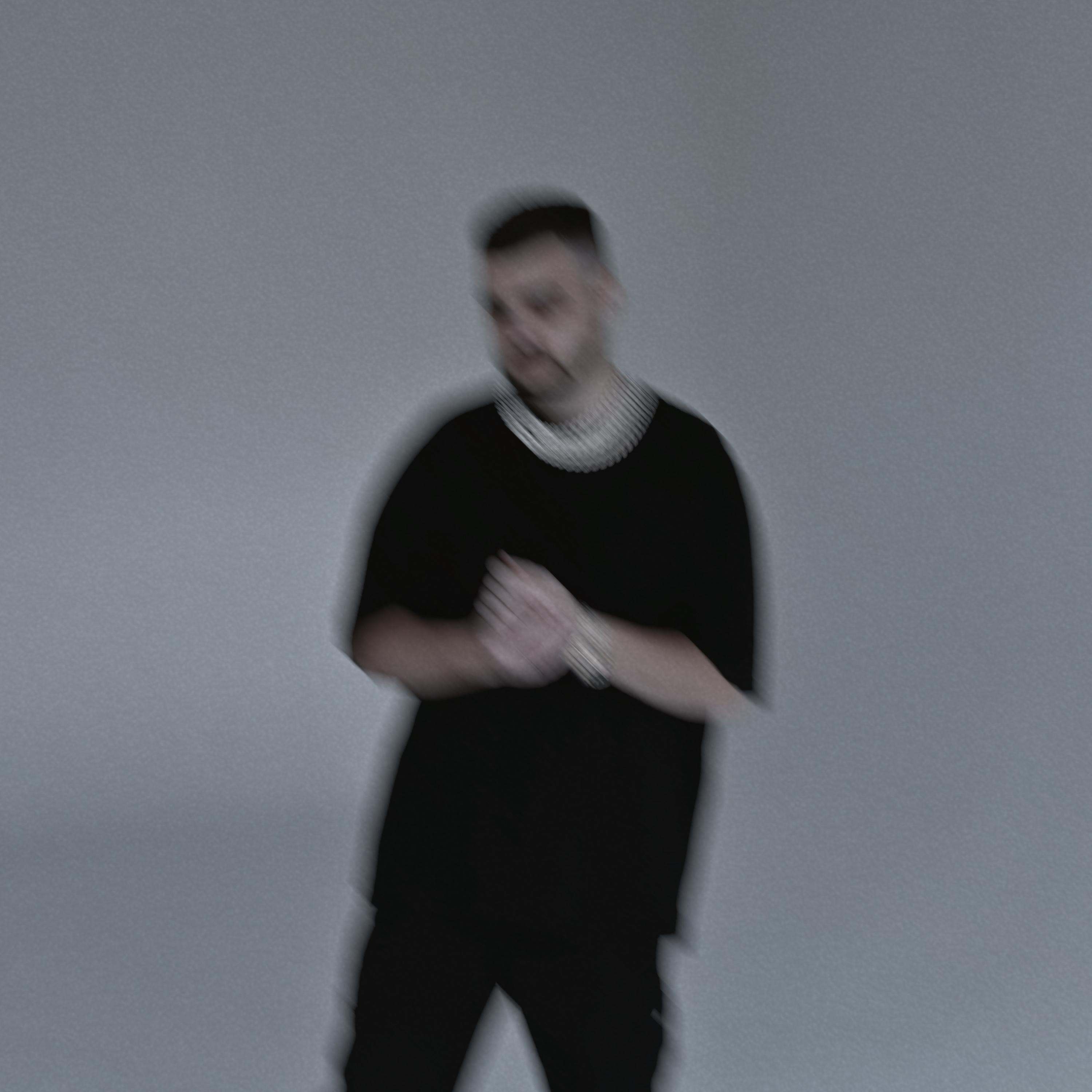 Тону