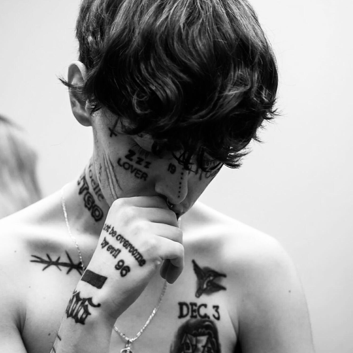 Альбом Roses On Your Desk исполнителя Lil Xan