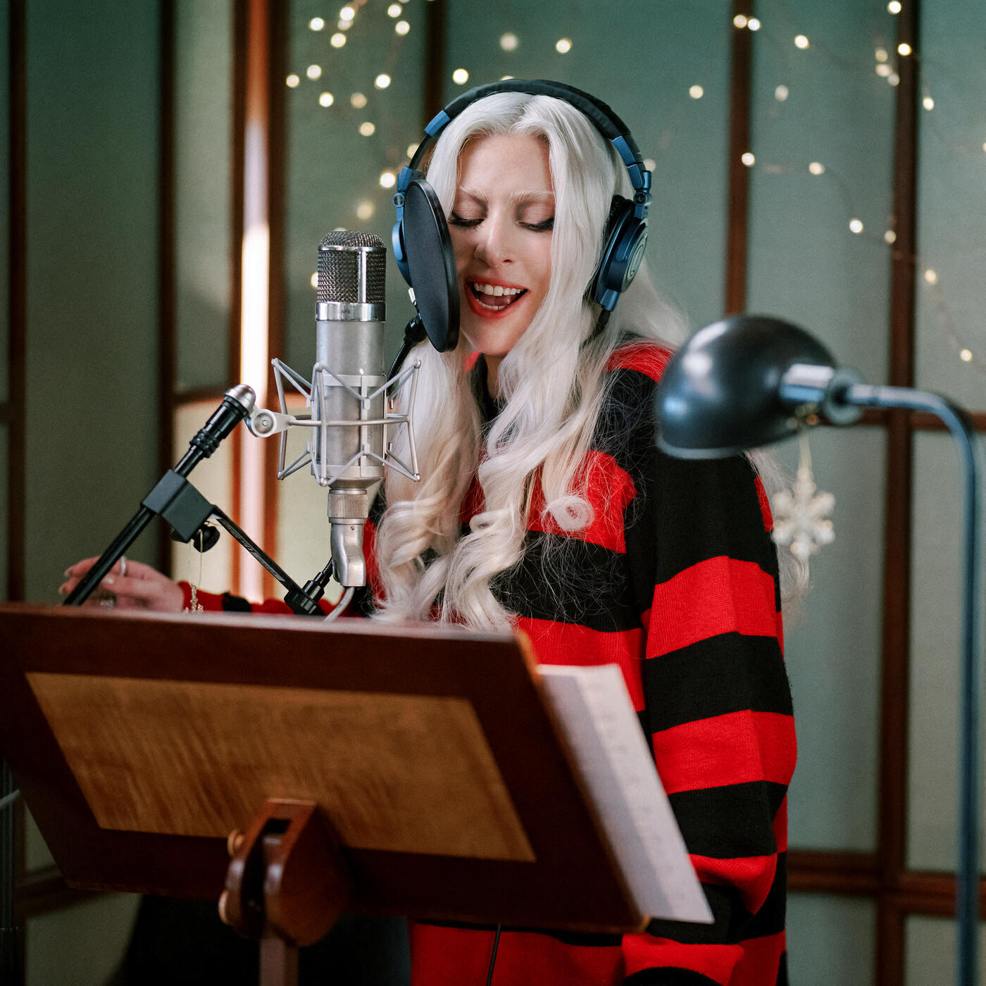 Альбом Santa Claus Is Coming To Town исполнителя Lady Gaga