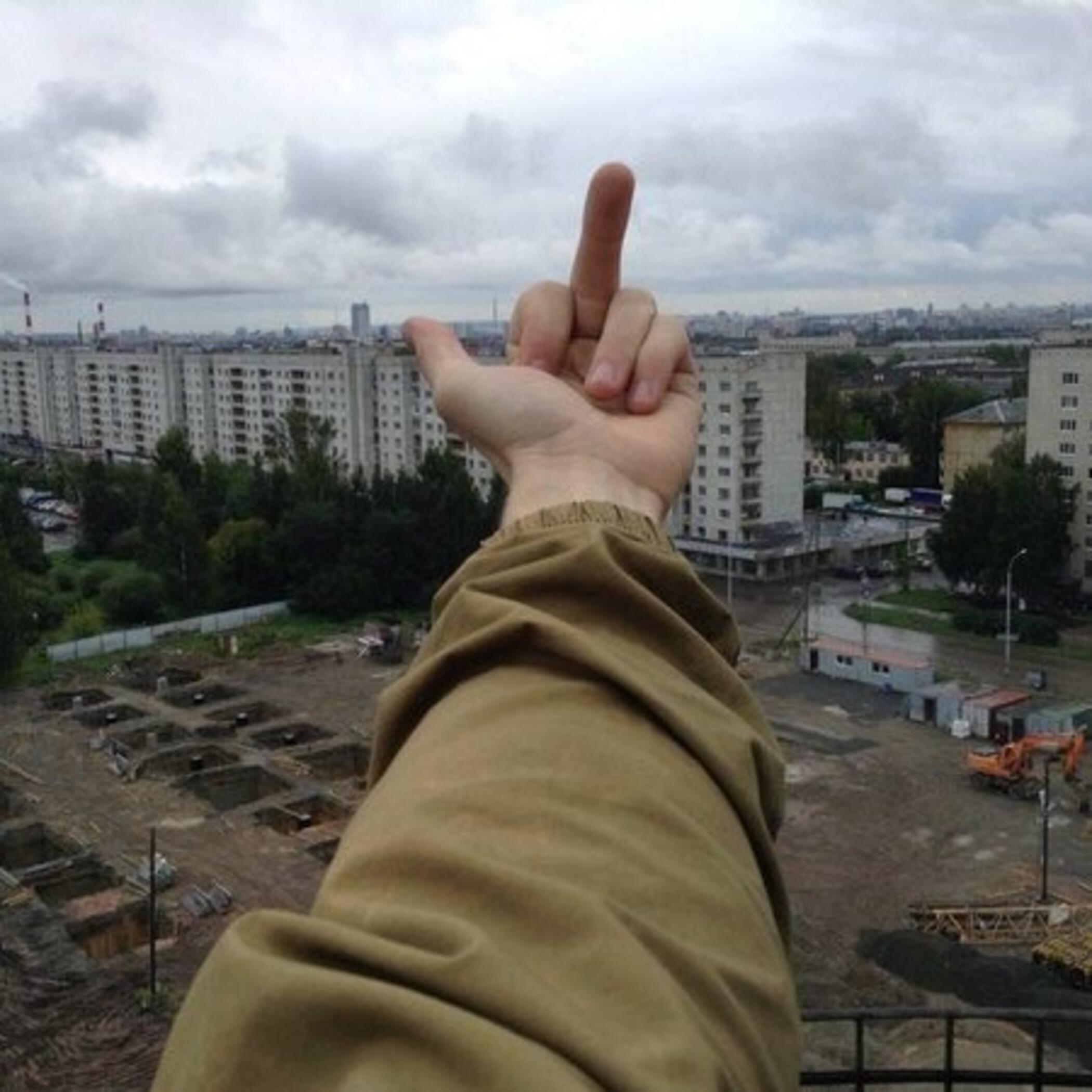Cчастливым и глупым