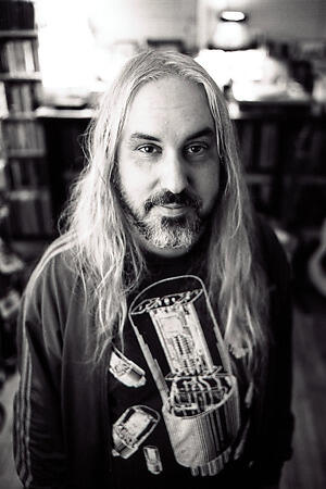 J Mascis